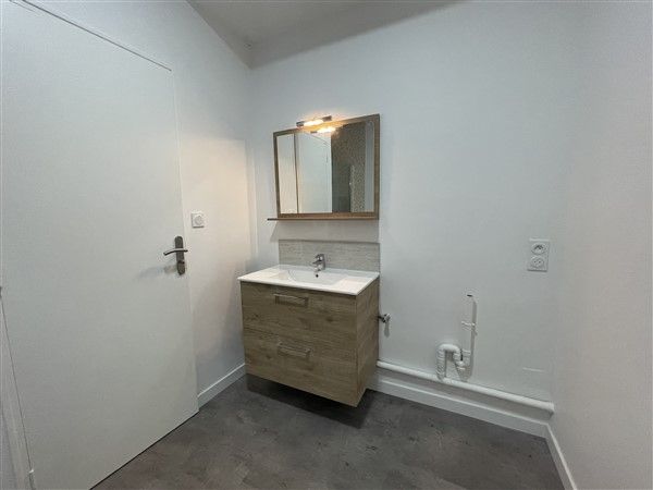 Quartier Jeanne d'Arc : location location de 2 pi&egrave;ces - grande image 8