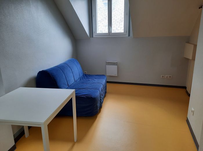 CENTRE VILLE D'EGLETONS : location location de 1 pi&egrave;ces - grande image 3