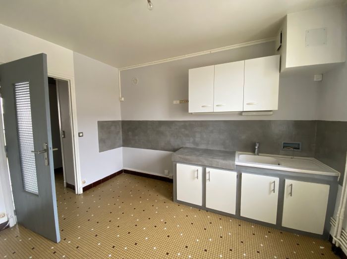 USSEL : location location de 3 pi&egrave;ces - grande image 2