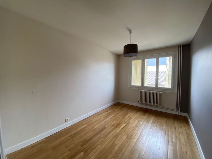 USSEL : location location de 3 pi&egrave;ces - grande image 3