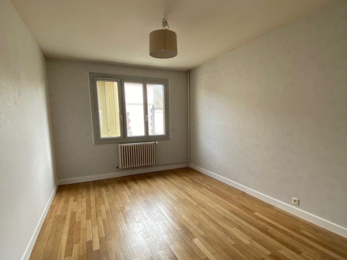 USSEL : location location de 3 pi&egrave;ces - grande image 4