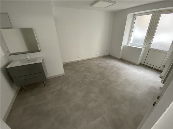 PROCHE H&Ocirc;PITAL - TULLE : location Local professionnel 2 - vignette 1