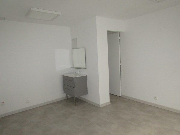 PROCHE H&Ocirc;PITAL - TULLE : location location de 2 pi&egrave;ces - grande image 4