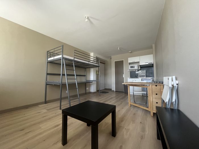 CENTRE-VILLE D'EGLETONS : location Appartement 1 - vignette 1