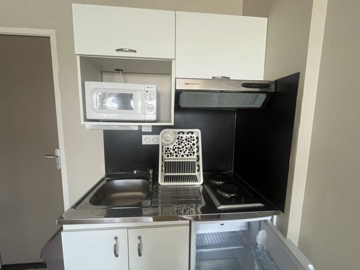 CENTRE-VILLE D'EGLETONS : location location de 1 pi&egrave;ces - grande image 2