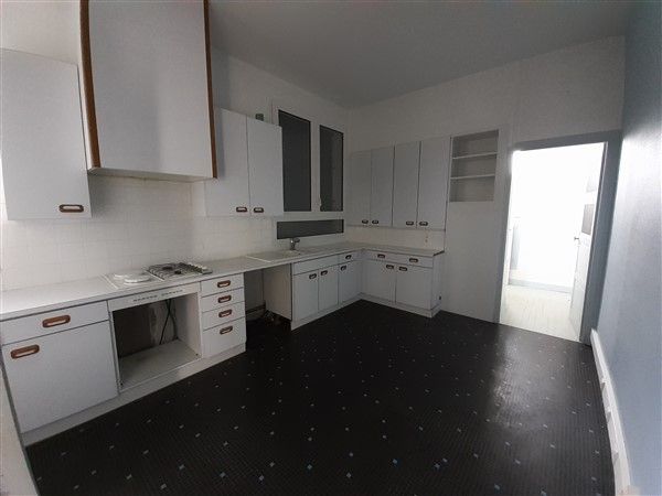 GRANDE MAISON FAMILIALE : vente vente de 7 pi&egrave;ces - grande image 4