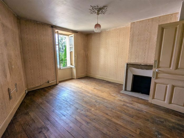 NEUVIC : vente vente de 5 pi&egrave;ces - grande image 6