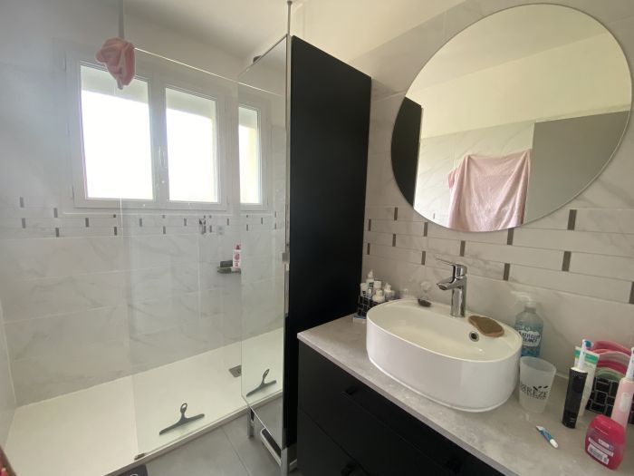 SECTEUR LAGUENNE SUR AVALOUZE : vente vente de 5 pi&egrave;ces - grande image 7