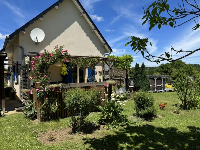 A 2MIN DU BOURG DE LAPLEAU : vente vente de 5 pi&egrave;ces - grande image 2