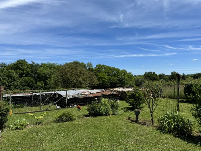A 2MIN DU BOURG DE LAPLEAU : vente vente de 5 pi&egrave;ces - grande image 3