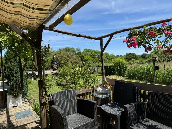 A 2MIN DU BOURG DE LAPLEAU : vente vente de 5 pi&egrave;ces - grande image 4