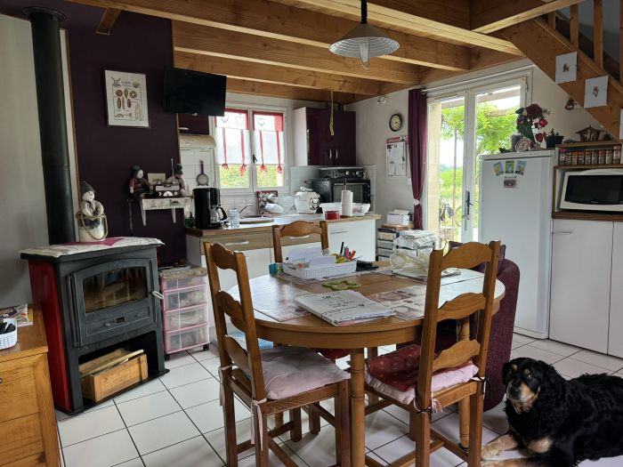 A 2MIN DU BOURG DE LAPLEAU : vente vente de 5 pi&egrave;ces - grande image 5