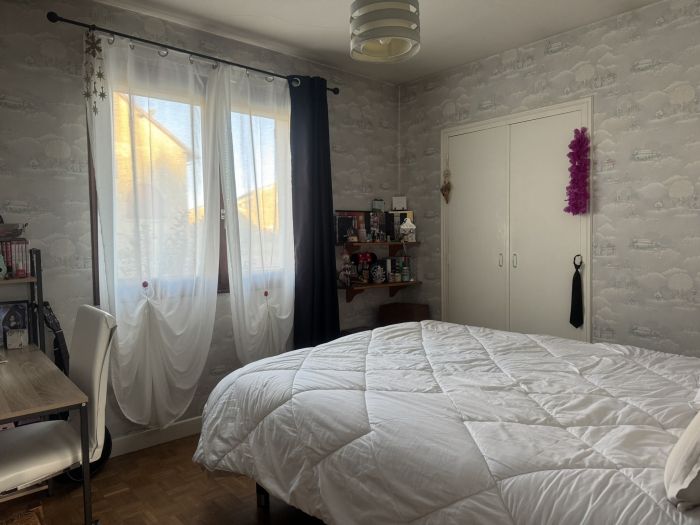 EGLETONS : vente vente de 7 pi&egrave;ces - grande image 5