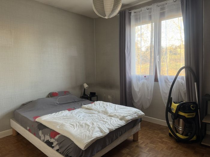 EGLETONS : vente vente de 7 pi&egrave;ces - grande image 7