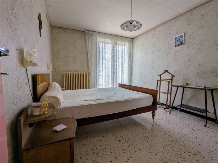 USSEL : vente vente de 5 pi&egrave;ces - grande image 5