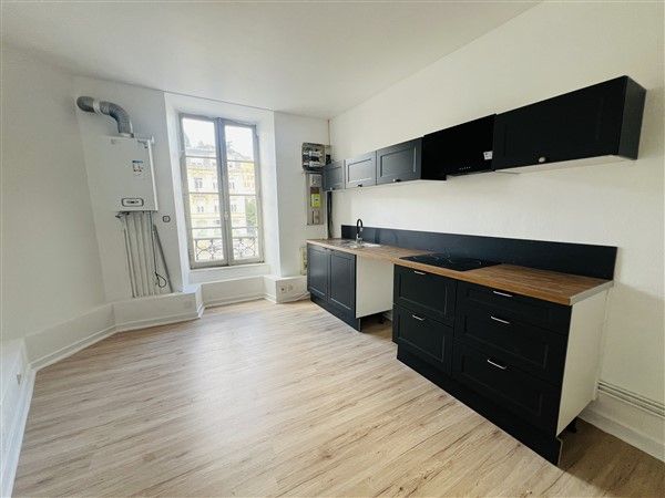 TULLE CENTRE VILLE : vente vente de 5 pi&egrave;ces - grande image 2