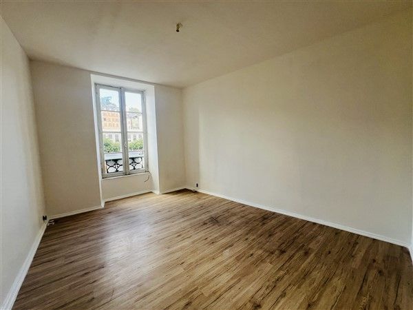 TULLE CENTRE VILLE : vente vente de 5 pi&egrave;ces - grande image 3