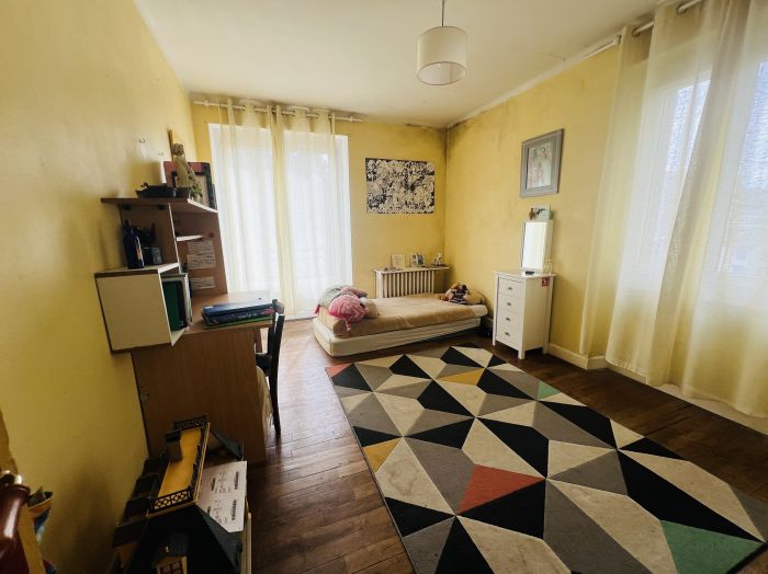 TULLE CENTRE VILLE PROCHE PREFECTURE/HOPITAL : vente vente de 7 pi&egrave;ces - grande image 4