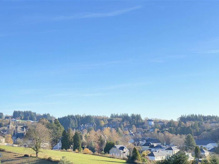 Exclusif en centre ville de Meymac : vente vente de 7 pi&egrave;ces - grande image 2