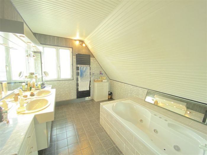 Exclusif en centre ville de Meymac : vente vente de 7 pi&egrave;ces - grande image 9