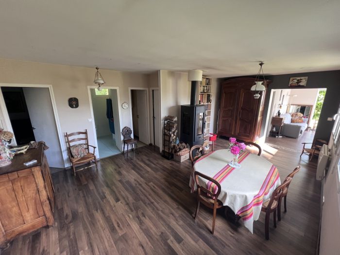 MONTAIGNAC-SUR-DOUSTRE : vente vente de 6 pi&egrave;ces - grande image 3