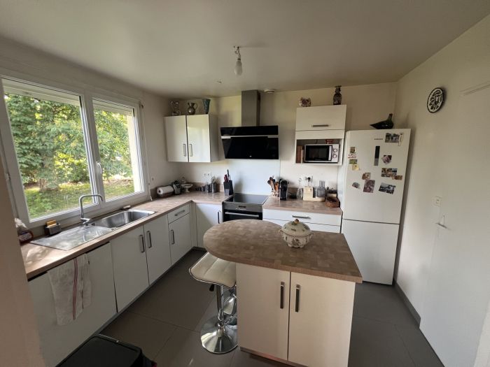 MONTAIGNAC-SUR-DOUSTRE : vente vente de 6 pi&egrave;ces - grande image 5