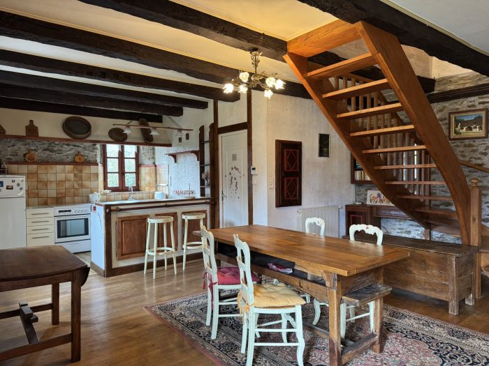 AU COEUR D'UN HAMEAU PITTORESQUE : vente vente de 4 pi&egrave;ces - grande image 3