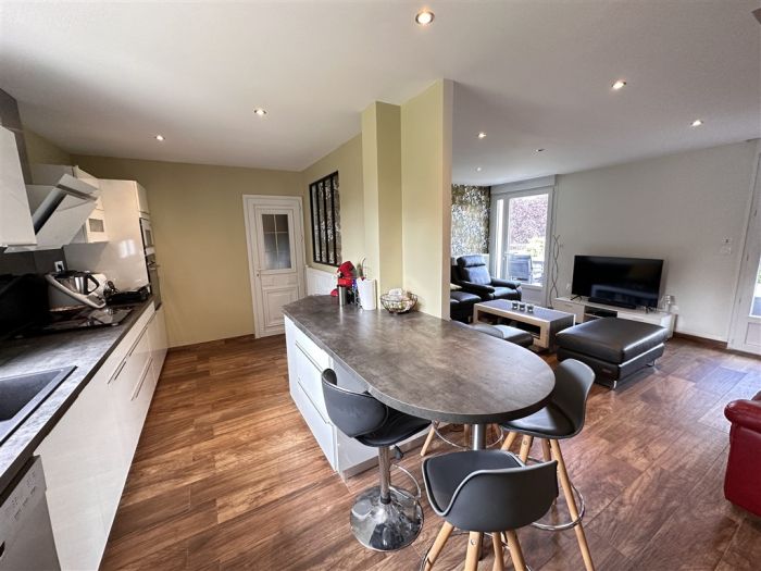 Meymac, Quartier Calme : vente vente de 6 pi&egrave;ces - grande image 5