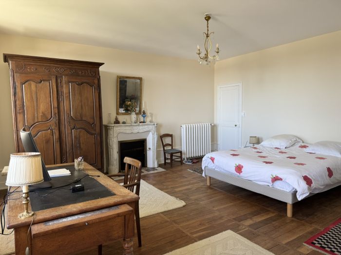 AU COEUR DU CENTRE HISTORIQUE D'EGLETONS : vente vente de 13 pi&egrave;ces - grande image 5