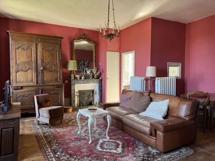 AU COEUR DU CENTRE HISTORIQUE D'EGLETONS : vente vente de 13 pi&egrave;ces - grande image 6