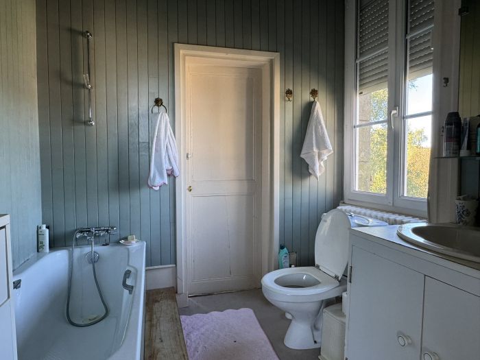 AU COEUR DU CENTRE HISTORIQUE D'EGLETONS : vente vente de 13 pi&egrave;ces - grande image 8