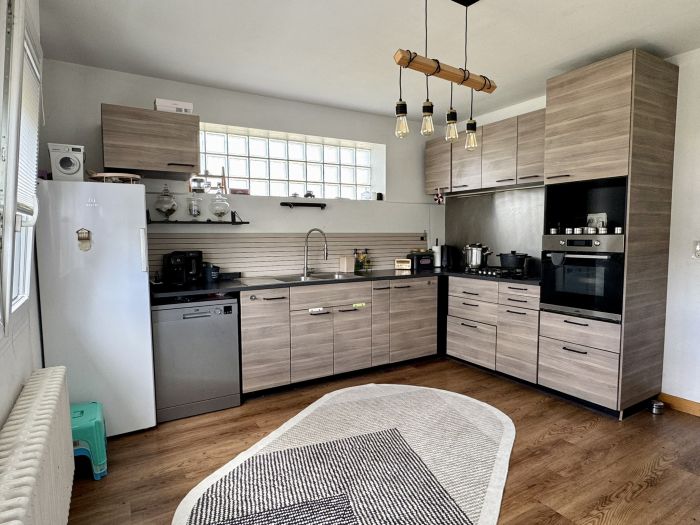 EGLETONS : vente vente de 7 pi&egrave;ces - grande image 5