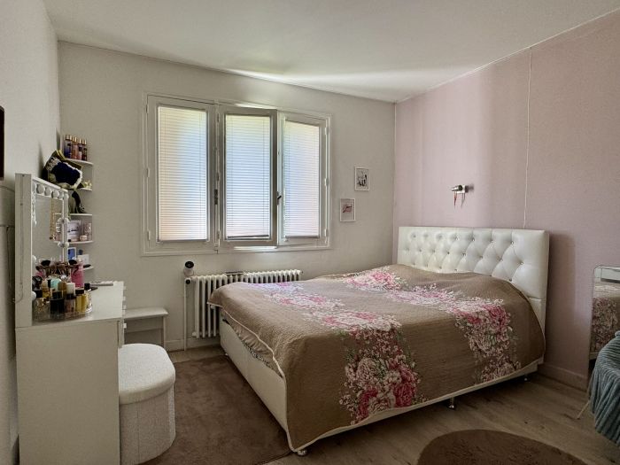 EGLETONS : vente vente de 7 pi&egrave;ces - grande image 6