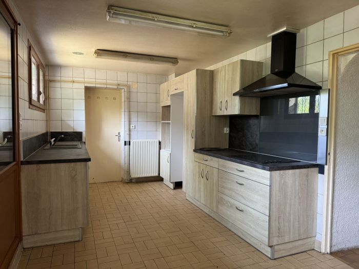 VITRAC-SUR-MONTANE : vente vente de 7 pi&egrave;ces - grande image 5