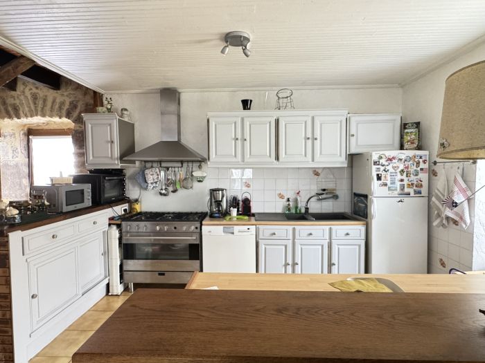 PROCHE DE MARCILLAC LA CROISILLE : vente vente de 6 pi&egrave;ces - grande image 6