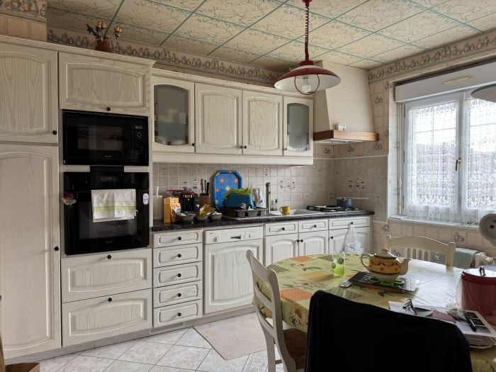 EGLETONS : vente vente de 5 pi&egrave;ces - grande image 5