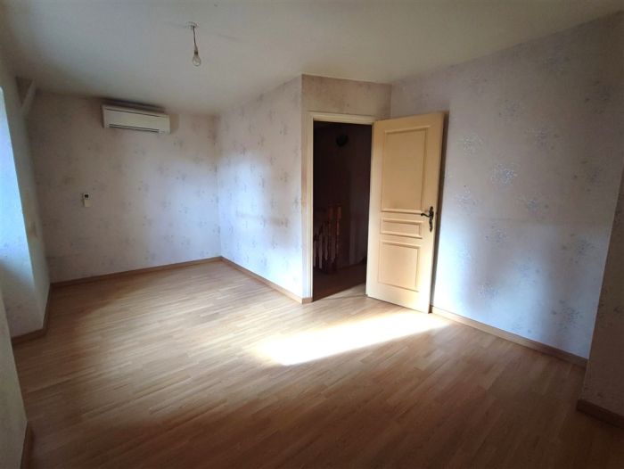 PROCHE LA COURTINE : vente vente de 3 pi&egrave;ces - grande image 4