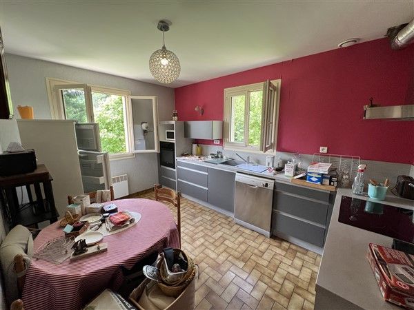 ARGENTAT-SUR-DORODGNE : vente vente de 5 pi&egrave;ces - grande image 2