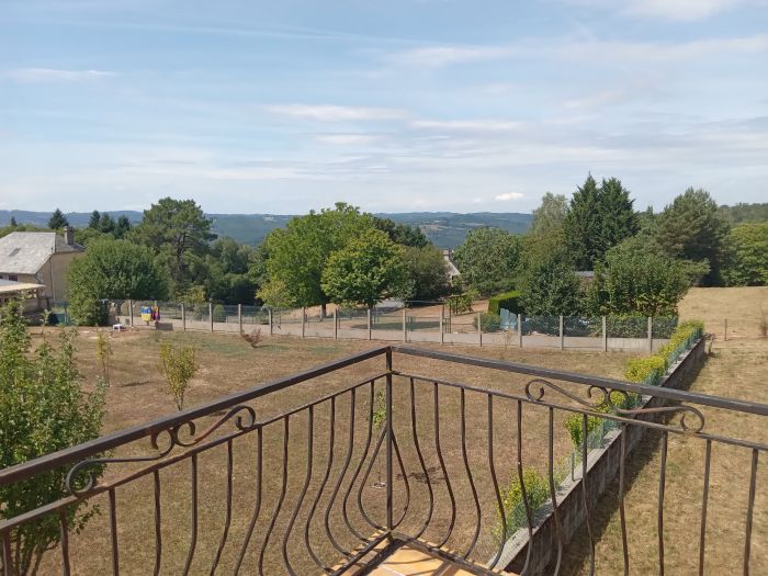 SAINT-BONNET-ELEVERT : vente vente de 4 pi&egrave;ces - grande image 2