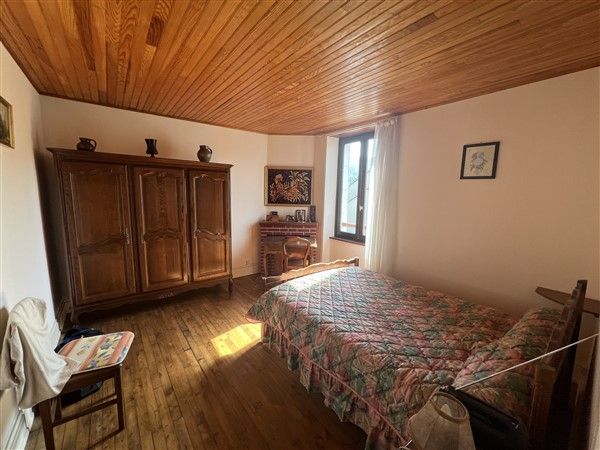 ARGENTAT-SUR-DORDOGNE : vente vente de 5 pi&egrave;ces - grande image 5