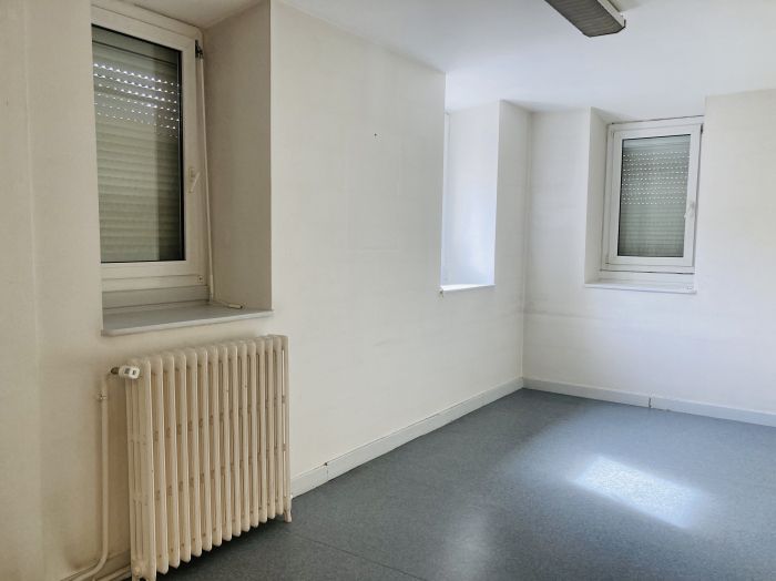 TULLE CENTRE VILLE : vente vente de 15 pi&egrave;ces - grande image 3