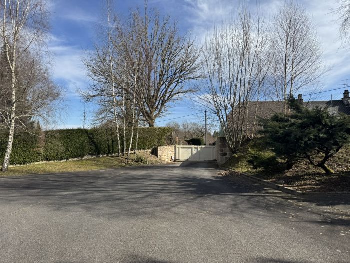 EGLETONS, EN RETRAIT DU CENTRE-VILLE : vente vente de 7 pi&egrave;ces - grande image 10