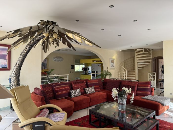 EGLETONS, EN RETRAIT DU CENTRE-VILLE : vente vente de 7 pi&egrave;ces - grande image 3