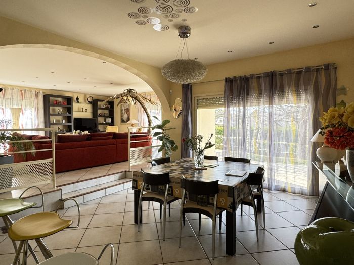 EGLETONS, EN RETRAIT DU CENTRE-VILLE : vente vente de 7 pi&egrave;ces - grande image 4