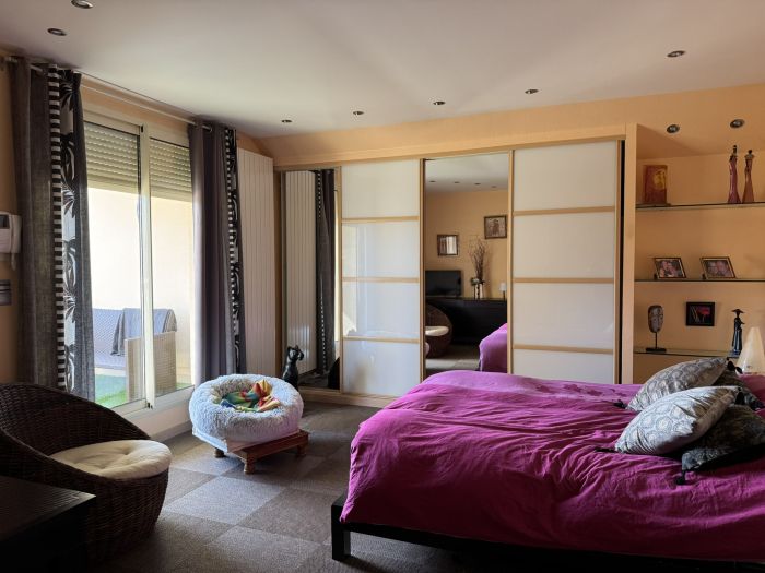 EGLETONS, EN RETRAIT DU CENTRE-VILLE : vente vente de 7 pi&egrave;ces - grande image 7