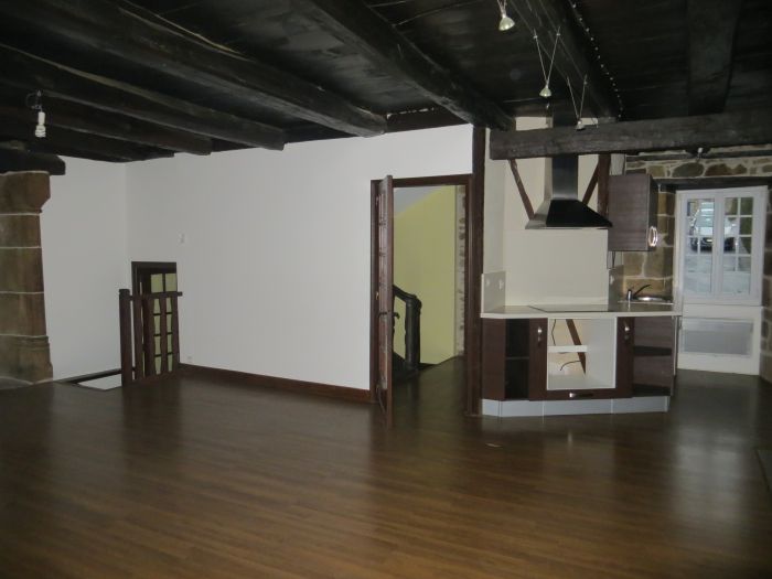 AU COEUR DU VIEUX CORREZE : vente vente de 4 pi&egrave;ces - grande image 2