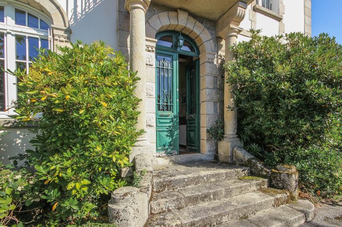 CENTRE-VILLE D'EGLETONS : vente vente de 9 pi&egrave;ces - grande image 3