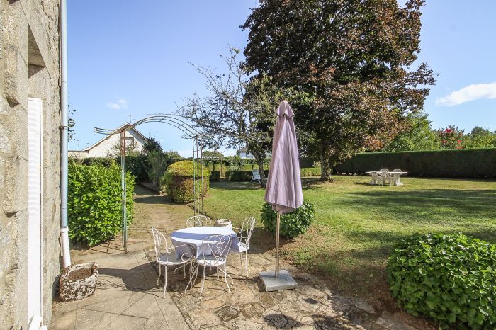 CENTRE-VILLE D'EGLETONS : vente vente de 9 pi&egrave;ces - grande image 4