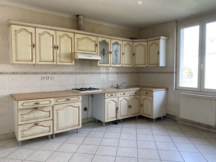 CENTRE-VILLE D'EGLETONS : vente vente de 6 pi&egrave;ces - grande image 4