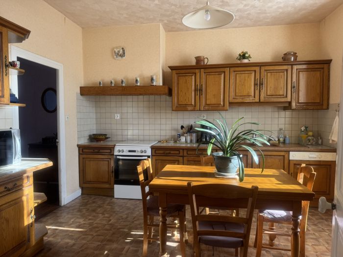 QUARTIER CALME D'EGLETONS : vente vente de 6 pi&egrave;ces - grande image 4